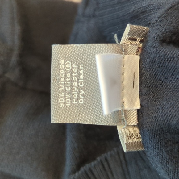 Ann Taylor Petites Low Cut V-Neck Sweater. Dark Blue Size Medium Petite - Picture 7 of 8